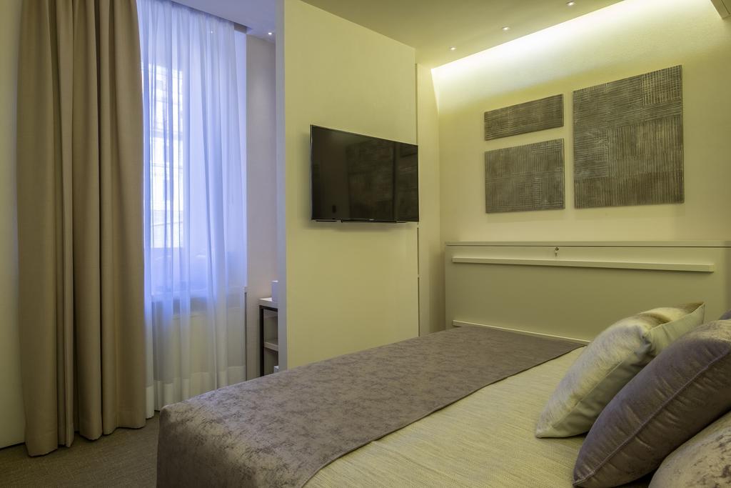 230 Luxury Rome